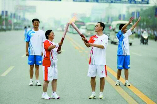 田桂榮在奧運會火炬傳遞途中
