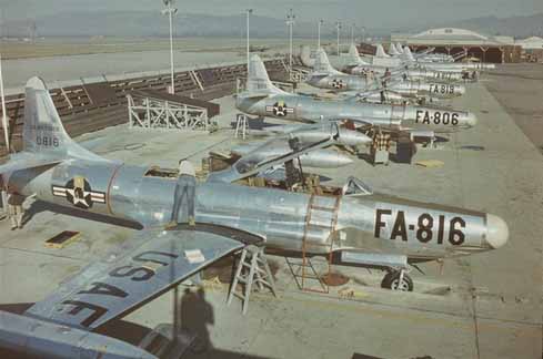 維護中的 F-94B