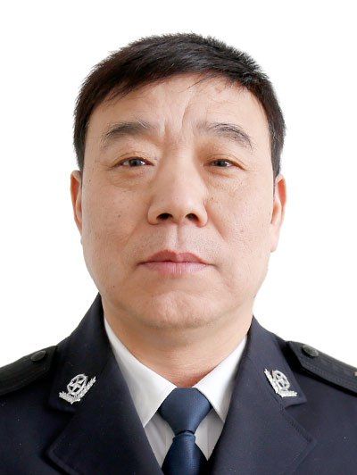 李友良(陝西省安康市公安局黨委委員、正縣級偵查員) 李友良(陝西省安康市公安局黨委委員、正縣級偵查員)