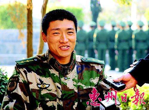 李龍保(武警惠州支隊四中隊中隊長、中尉警銜) 李龍保(武警惠州支隊四中隊中隊長、中尉警銜)
