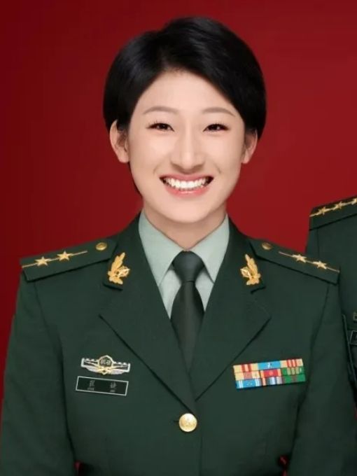 崔婕(獵鷹突擊隊某特戰大隊隊長) 崔婕(獵鷹突擊隊某特戰大隊隊長)