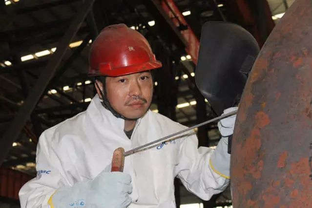 張愛華(荊門宏圖特種飛行器製造有限公司高級技師) 張愛華(荊門宏圖特種飛行器製造有限公司高級技師)