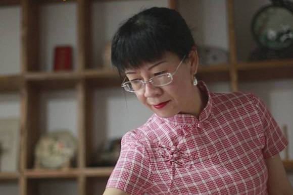 李愛蓮(湖南旗袍專業委員會副會長) 李愛蓮(湖南旗袍專業委員會副會長)