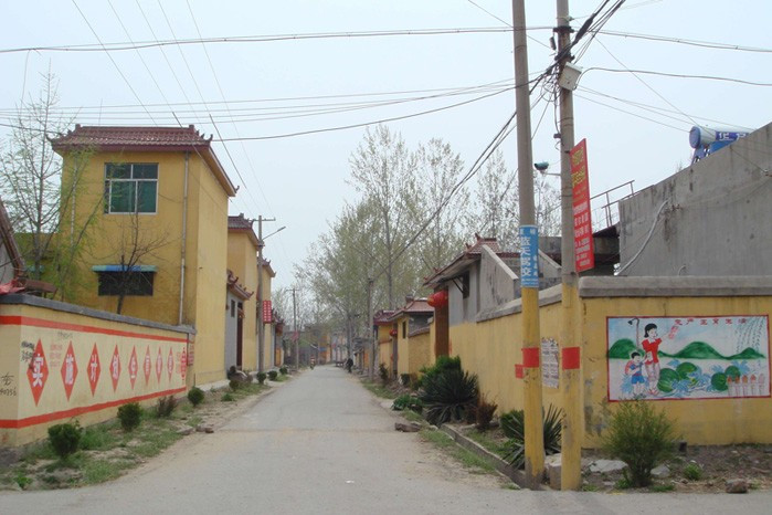 陳堂村(河南省鄧州市桑莊鎮下轄村) 陳堂村(河南省鄧州市桑莊鎮下轄村)
