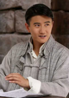 小妮扛槍