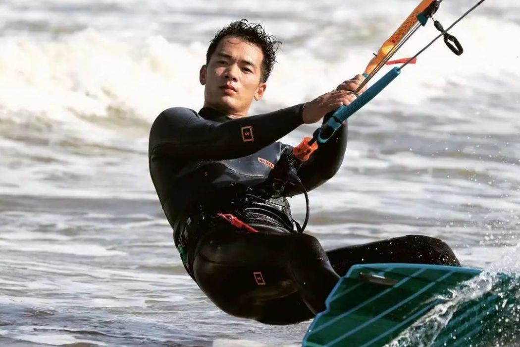 張朋(中國風箏衝浪極限運動員) 張朋(中國風箏衝浪極限運動員)