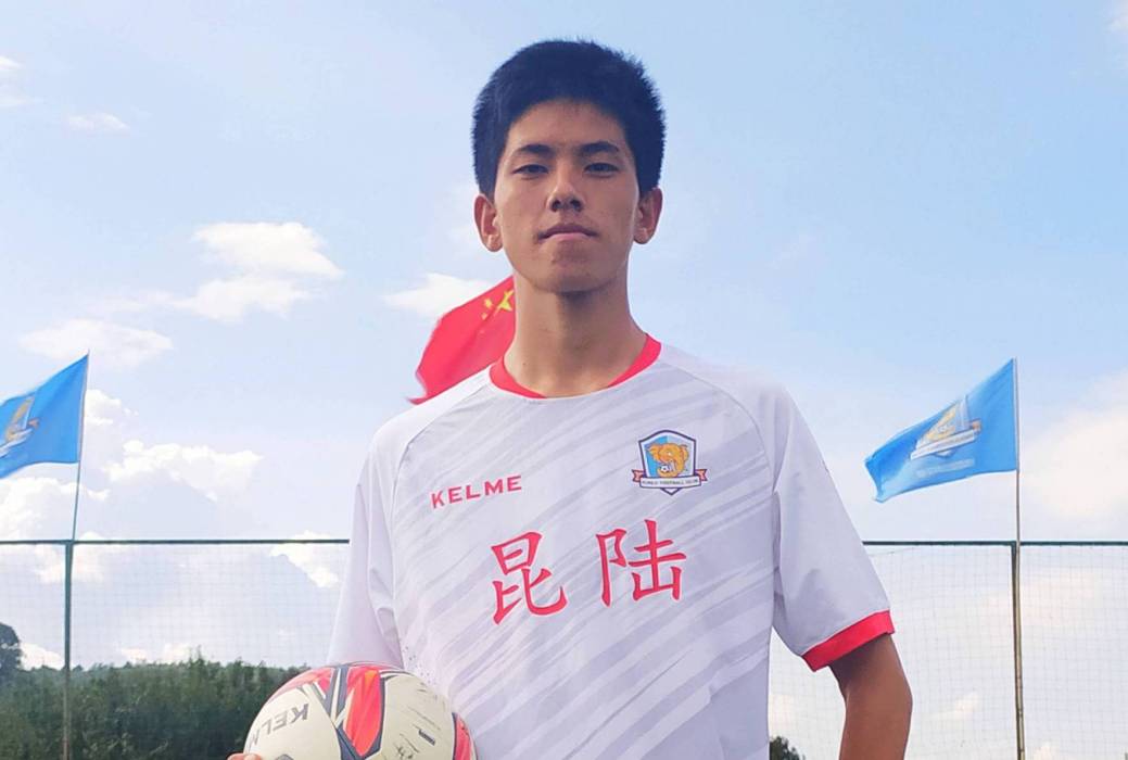李佳(中國職業足球運動員) 李佳(中國職業足球運動員)
