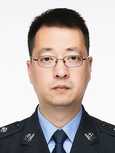 張群(浙江省海寧市公安局黨委委員、副局長) 張群(浙江省海寧市公安局黨委委員、副局長)