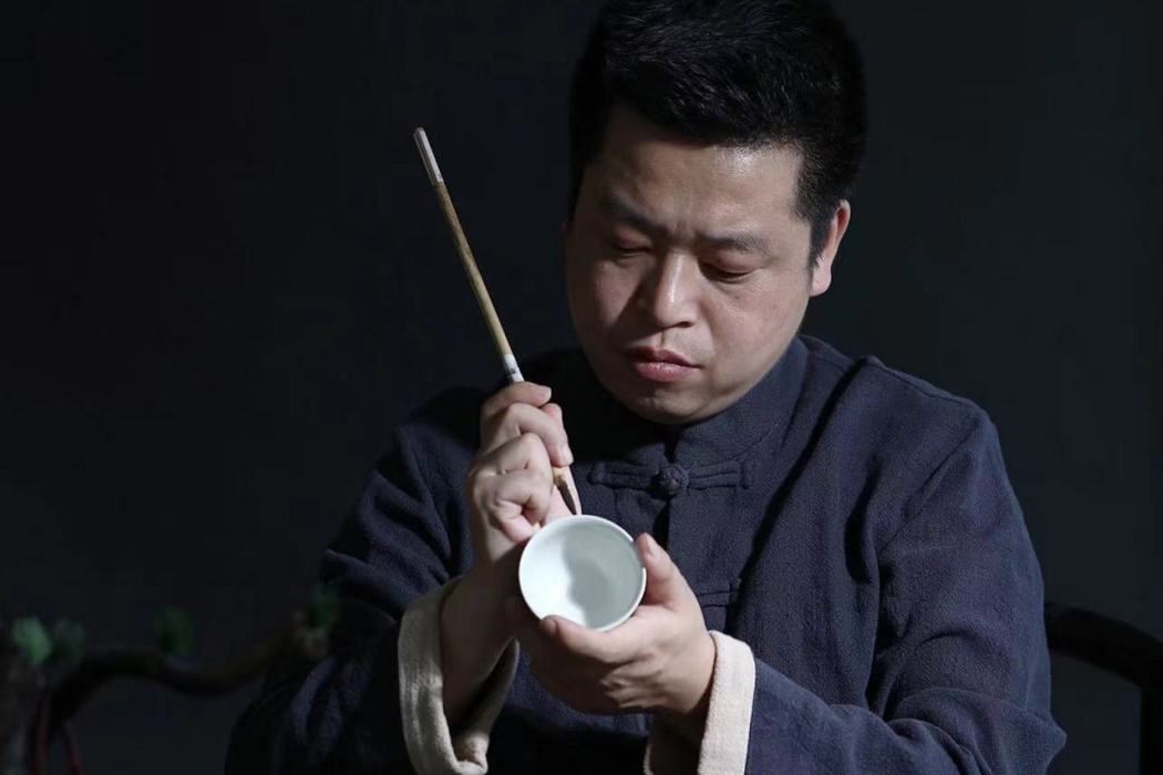 吳志偉(黑龍江省陶瓷藝術大師) 吳志偉(黑龍江省陶瓷藝術大師)