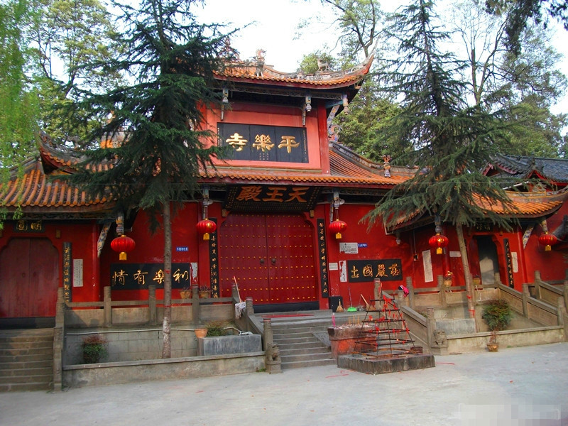 寺廟前門