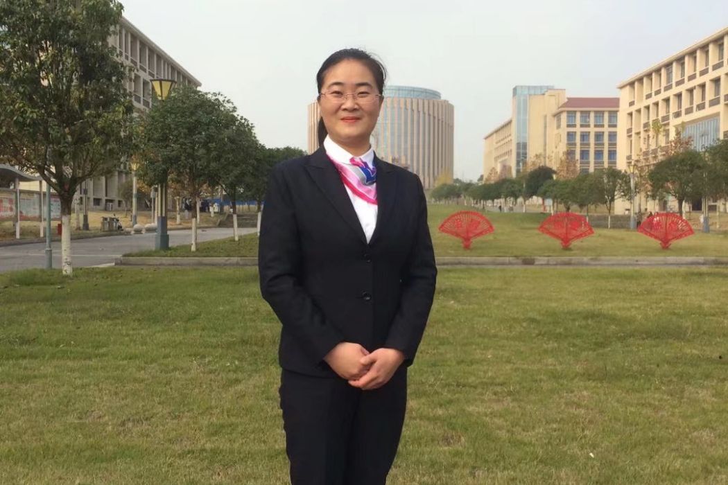 鄭琳(瀘州職業技術學院師範學院副教授) 鄭琳(瀘州職業技術學院師範學院副教授)