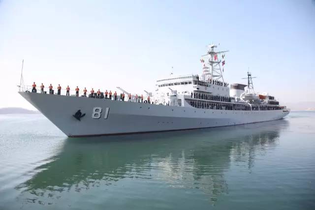 中國海軍第一艘遠洋綜合訓練艦“鄭和”號