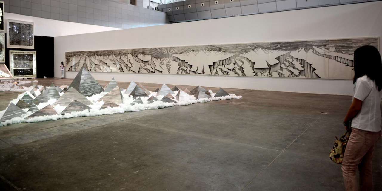 雙年展現場：當代水墨25米長卷《冰山》