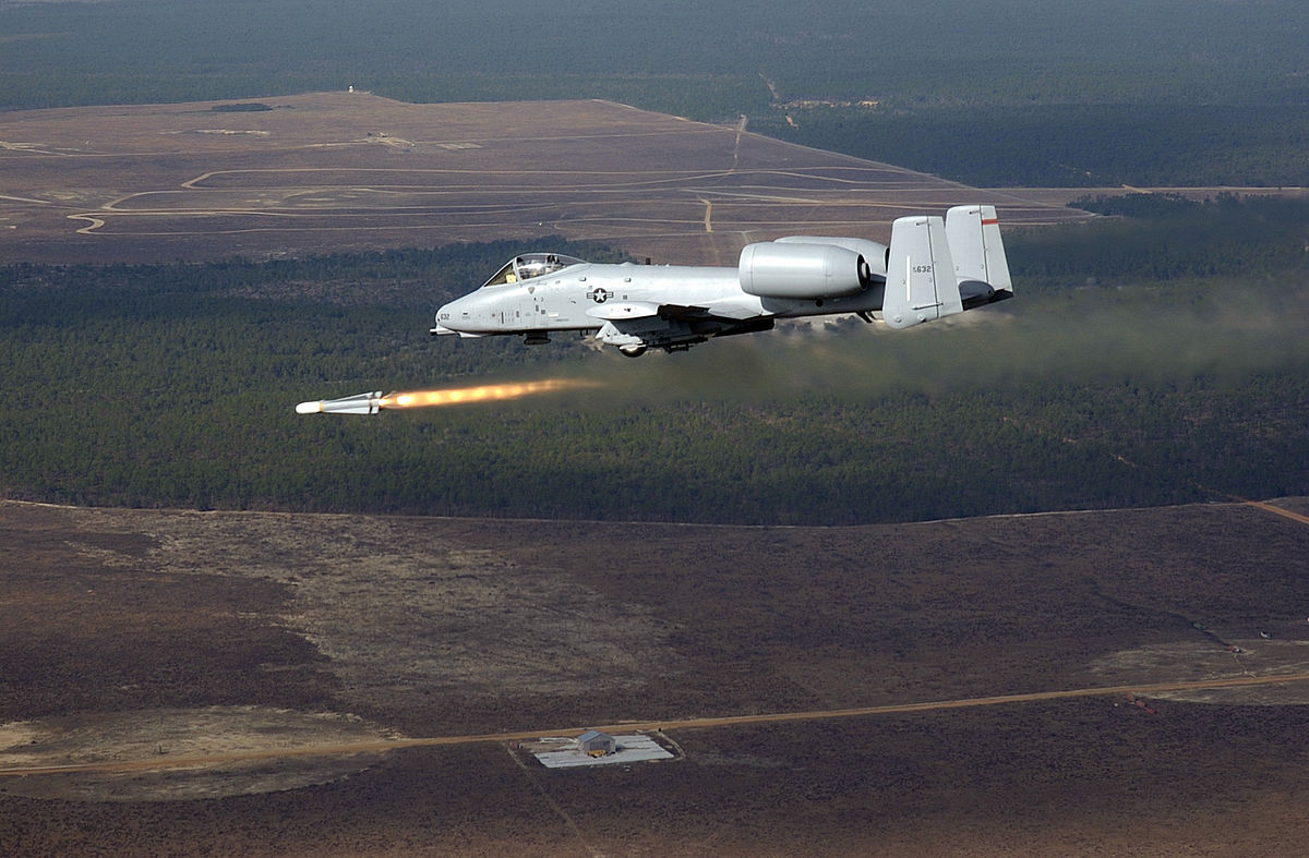 A-10發射小牛飛彈