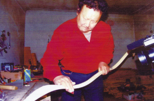 (圖片)錫伯族弓箭製作技藝傳承人