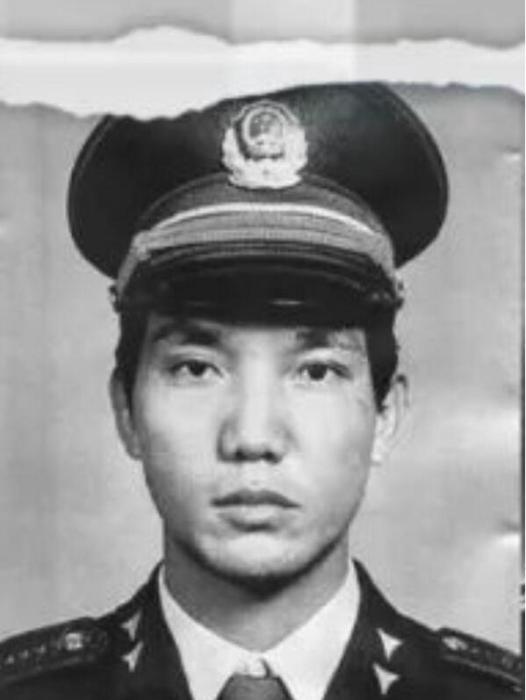 李清(普洱市瀾滄縣公安局原禁毒民警) 李清(普洱市瀾滄縣公安局原禁毒民警)