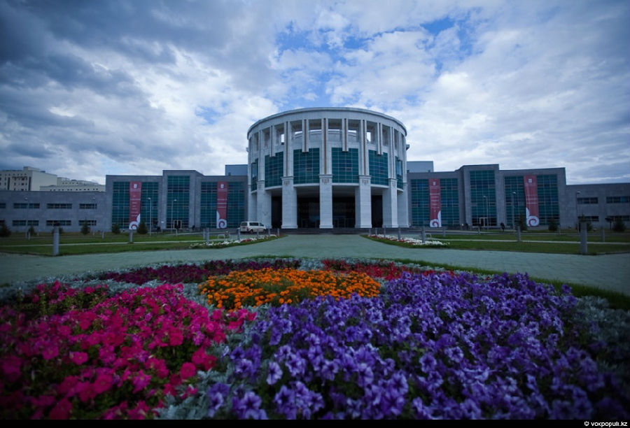 納扎爾巴耶夫大學
