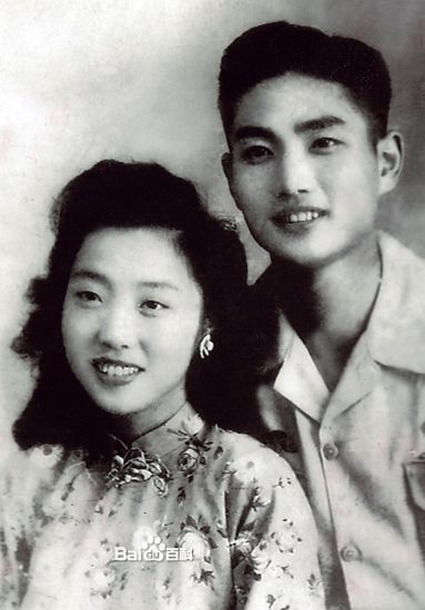 1948年饒平如與妻子毛美棠結婚照