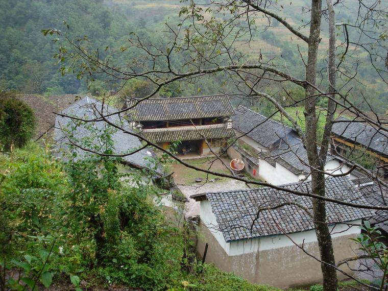 松登村(雲南省大理市洱源縣西山鄉松登村)