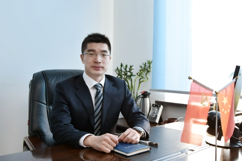李旭東(吉林大學中日聯誼醫院黨委副書記兼副院長、工會主席) 李旭東(吉林大學中日聯誼醫院黨委副書記兼副院長、工會主席)