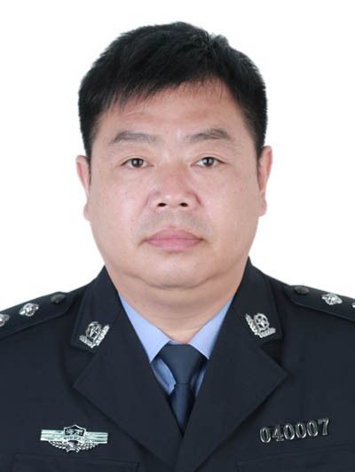 呂一兵(瓊海市公安局副局長、黨委委員) 呂一兵(瓊海市公安局副局長、黨委委員)