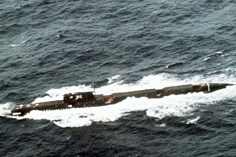675型巡航飛彈核潛艇航行中