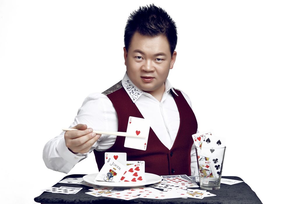 歐陽(中國魔術師,陝西省雜技藝術家協會副主席) 歐陽(中國魔術師,陝西省雜技藝術家協會副主席)