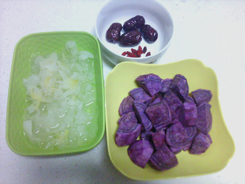 紫薯銀耳枸杞湯