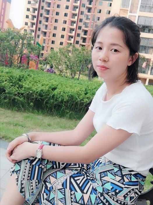 王小玲(中國美術家協會廣西分會會員) 王小玲(中國美術家協會廣西分會會員)