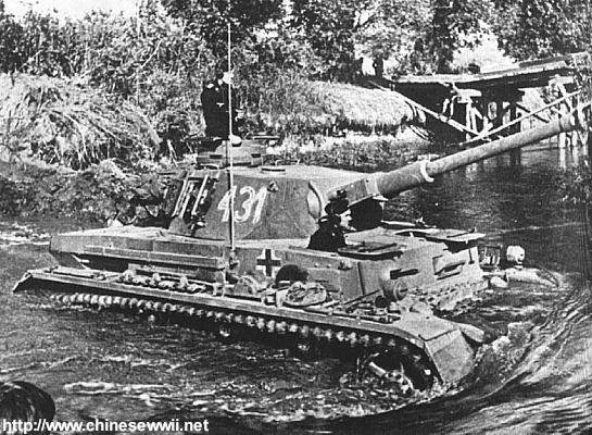 四號坦克G型正在渡過拉斯姆諾耶河