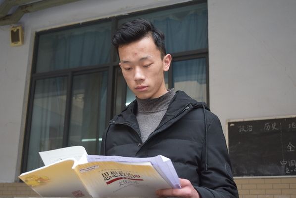 陳奕帆(撞損寶馬車留道歉信學生) 陳奕帆(撞損寶馬車留道歉信學生)