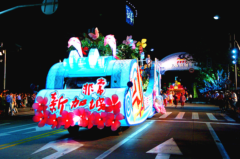 2007年新加坡花車亮相開幕大巡遊
