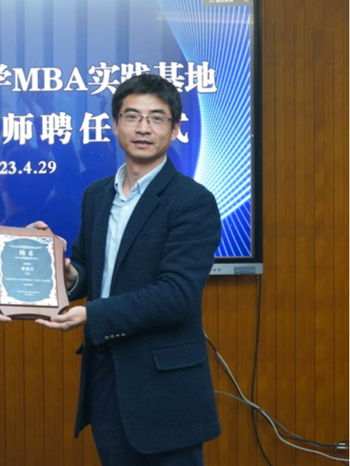 鄭小勇(浙江師範大學MBA教育中心主任、南非斯坦陵布希大學訪問學者,副教授) 鄭小勇(浙江師範大學MBA教育中心主任、南非斯坦陵布希大學訪問學者,副教授)