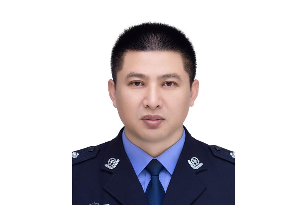 趙雪峰(江蘇省南通市如東縣公安局黨委委員、政治處主任) 趙雪峰(江蘇省南通市如東縣公安局黨委委員、政治處主任)