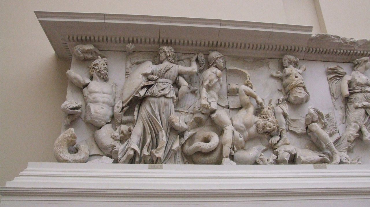 帕加馬大祭壇上宏偉的癸乾忒斯戰爭浮雕