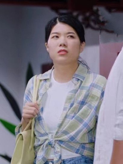 閆莉(情景劇《萬春逗笑社》中的角色) 閆莉(情景劇《萬春逗笑社》中的角色)