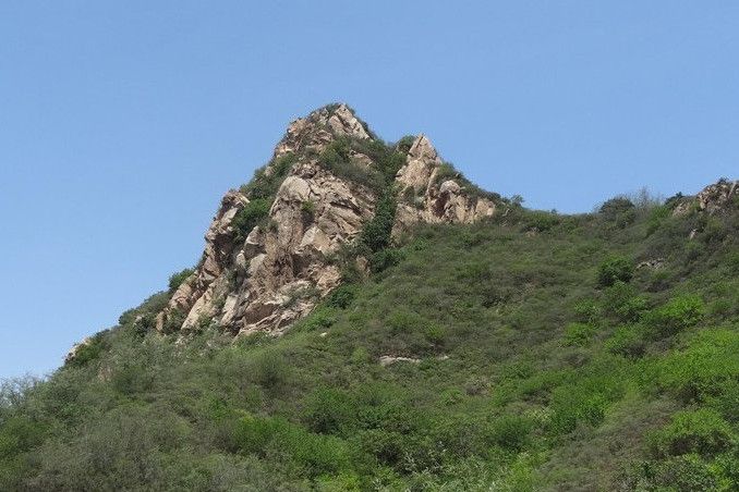 尖山子(吉林省長白山脈老爺嶺下的山脈)