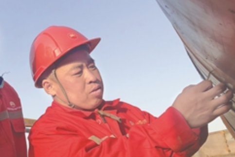 韓冰(遼河油田建設有限公司技師)