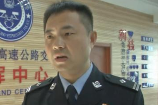 趙洪偉(黑龍江省公安廳高速公路交通管理局哈牡大隊勤務一中隊中隊長) 趙洪偉(黑龍江省公安廳高速公路交通管理局哈牡大隊勤務一中隊中隊長)