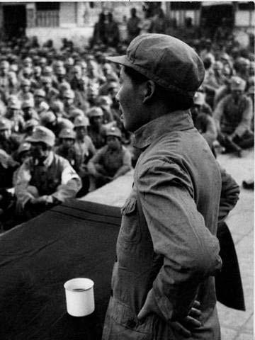 毛澤東在抗日軍政大學作《論持久戰》報告