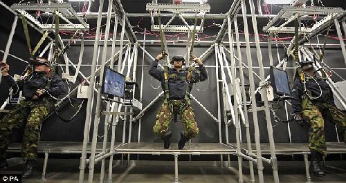 英研製出虛擬跳傘訓練器