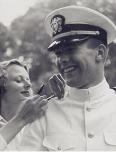 1954年普林斯頓大學畢業加入海軍