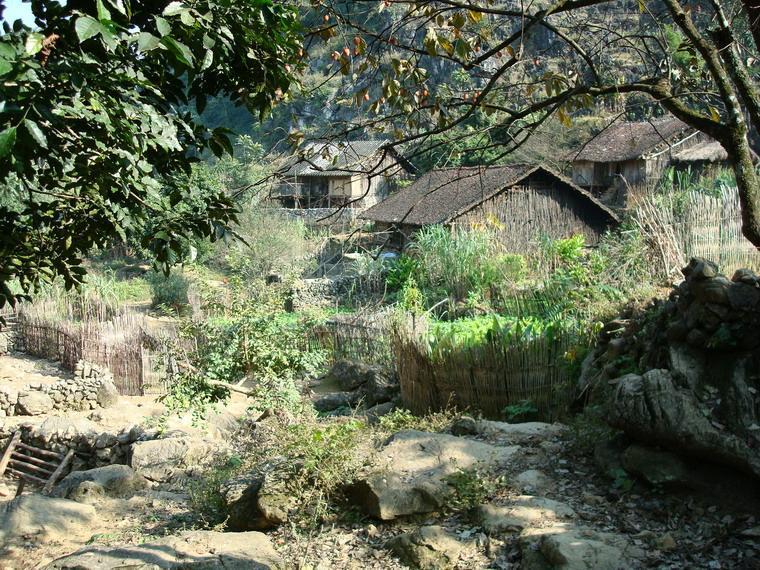 龍色村 龍色村
