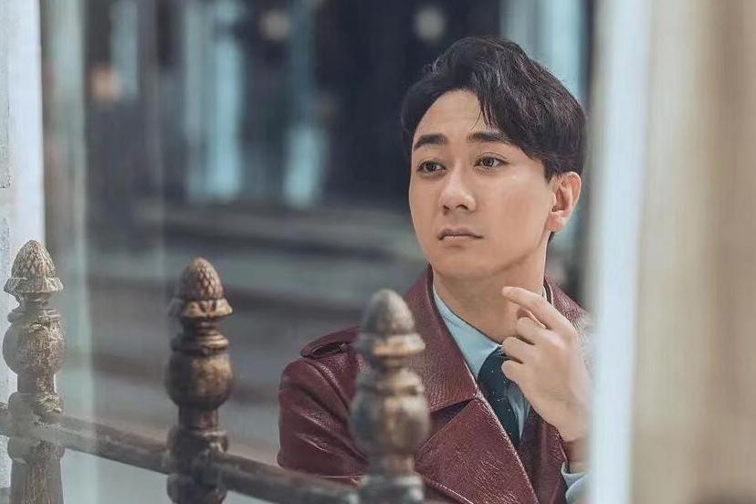 查理(電視劇《光芒》中的男配角) 查理(電視劇《光芒》中的男配角)