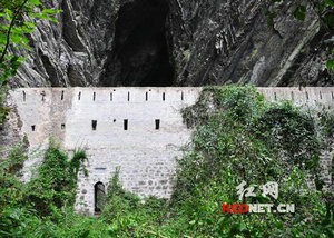 厚坊岩洞堡城牆正面