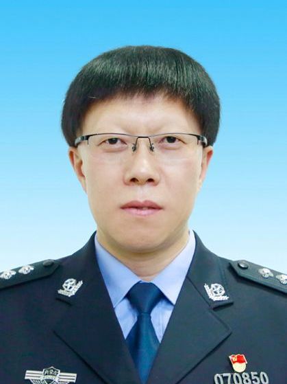 劉洪波(烏蘭浩特市政府副市長、市公安局局長) 劉洪波(烏蘭浩特市政府副市長、市公安局局長)