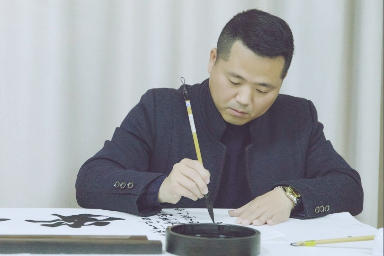 徐明飛(六安市青年書法家協會主席) 徐明飛(六安市青年書法家協會主席)