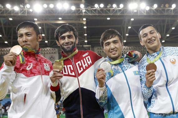 里約奧運會男子柔道60公斤級冠亞季軍合影