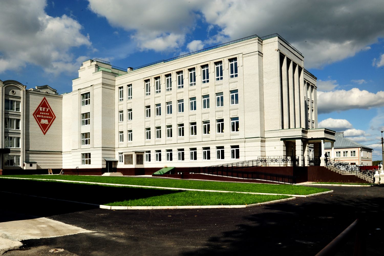 葉列茨基國立大學主樓