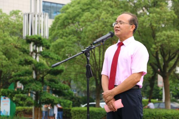 徐小平(江西省南昌縣蓮塘第一中學黨委書記) 徐小平(江西省南昌縣蓮塘第一中學黨委書記)